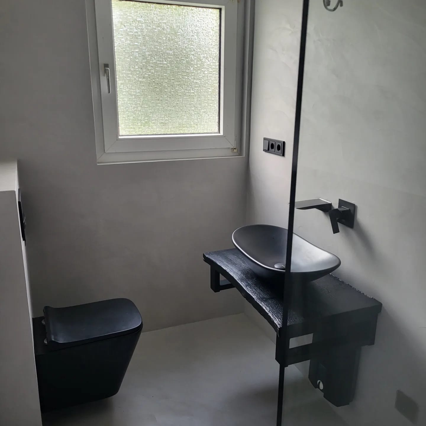 maßgefertigter Rollladen mit effizientem Sonnenschutz - Referenzprojekt von Bartko Bauelemente in Ratingen