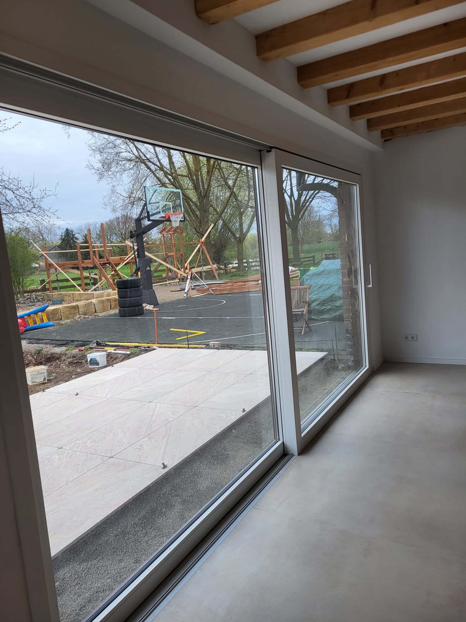 kompletter Innenausbau inklusive Trockenbauwände - Referenzprojekt von Bartko Bauelemente in Ratingen